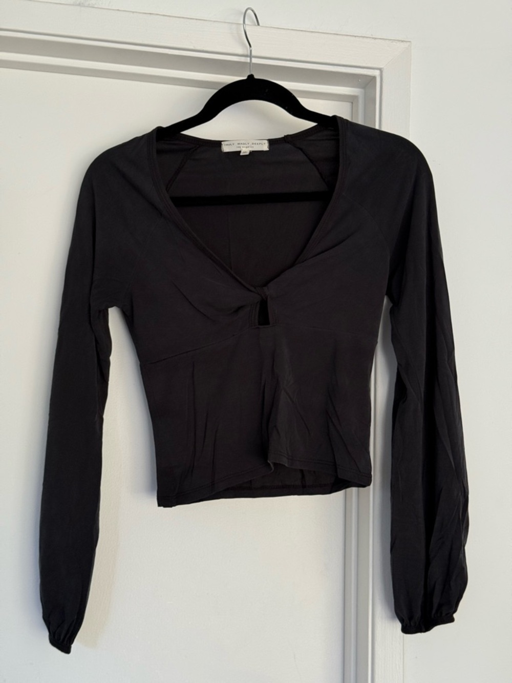 Women’s Truly Madly Deeply Black Long-Sleeve Twist Crop Top